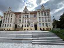 Oprava Nedvědova náměstí je dokončena a čeká na kolaudaci. Teprve poté jej bude moci městská část Praha 4 zpřístupnit veřejnosti. K získání kolaudace je ale nutné dodržet zákonem dané lhůty a získat kladné vyjádření od všech zúčastněných institucí, včetně památkářů nebo hasičů. Vlastní akt kolaudace je plánován na úterý 5. srpna 2025. Oprava Nedvědova náměstí je dokončena a čeká na kolaudaci. Teprve poté jej bude moci městská část Praha 4 zpřístupnit veřejnosti. K získání kolaudace je ale nutné dodržet zákonem dané lhůty a získat kladné vyjádření od všech zúčastněných institucí, včetně památkářů nebo hasičů. Vlastní akt kolaudace je plánován na úterý 5. srpna 2025.