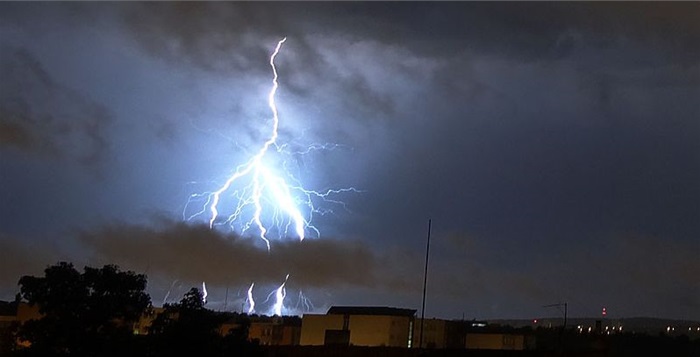 Páteční odpoledne a večer mohou provázet silné bouřky Páteční odpoledne a večer mohou provázet silné bouřky