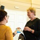 Předávání diplomů seniorům z projektu Zpátky do školy na Nuselské radnici