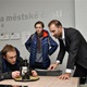 Skauti z oddílu Utah z Krče přinesli v pondělí 19. prosince 2022 ve své lucerničce na radnici Prahy 4 Betlémské světlo. 