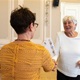 Předávání diplomů seniorům z projektu Zpátky do školy na Nuselské radnici
