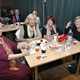 V pondělí 11. 12. 2023 se senioři z Prahy 4 sešli k tradičnímu předvánočnímu posezení a tanci v KC Novodvorská.