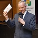 Do posledního místa zaplněné Kulturní centrum Novodvorská hostilo v úterý 25. února 2020 další pokračování velmi oblíbeného cyklu „Neseďte doma, přijďte mezi nás“, pořádaného městskou částí Praha 4 pro seniory. Společenskou akci si samozřejmě nenechali ujít starostka Prahy 4 Irena Michalcová (ANO 2011) a místostarosta Josef Svoboda.