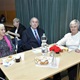 V pondělí 11. 12. 2023 se senioři z Prahy 4 sešli k tradičnímu předvánočnímu posezení a tanci v KC Novodvorská.