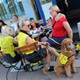 Ve čtvrtek 7. září 2023 v podvečer se v sále Divadla Dobeška uskutečnila na závěr výstavy „Umění psů“ charitativní aukce obrazů. Její výtěžek bude věnován organizaci Helppes - Centru výcviku psů pro postižené. 