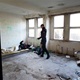 Vyklízením v úterý 3. prosince 2019 dopoledne začala příprava na demolici zchátralé budovy bývalých jeslí ve Znojemské ulici. Při vykazování nocležníků z objektů asistovala i Policie ČR.