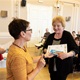 Předávání diplomů seniorům z projektu Zpátky do školy na Nuselské radnici