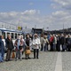 S měsícem dubnem se senioři městské části Praha 4 rozloučili stylově – jarní plavbou po Vltavě. Spolu se starostkou MČ Praha 4 Irenou Michalcovou (ANO 2011) vypluli ve čtvrtek 28. 4. 2022 na dvouhodinovou jízdu metropolí nad Vltavou na výletní lodí Európé za doprovodu živé hudby v podání Václava Bízka. Počasí se, stejně jako na podzimní plavbě pro seniory, opět vydařilo a nic tak nebránilo užít si nevšední zážitek, navíc s kávou a zákuskem v ruce. 