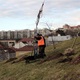 MČ Praha 4 v uplynulých dnech vysadila na vrchu Kapitol v pražské Michli do starého ovocného sadu celkem 55 nových ovocných stromů. V souladu s klimatickou politikou města došlo k dosazení dožívajícího historického sadu tradičními druhy peckovin (jde zejména různé druhy jedlých třešní) a malvic (hrušně, jeřáby), ale i k výsadbě zcela nové reprezentativní aleje napříč svahem z 23 exemplářů sytě růžově kvetoucích třešních chloupkatých (varieta Accolade). Na snímcích z 2. a 3. prosince 2021 je zachycena výsadba, kterou si přišel prohlédnout i radní Tomáš Hrdinka (ANO 2011). 