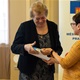 Předávání diplomů seniorům z projektu Zpátky do školy na Nuselské radnici