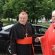Udílení svátosti biřmování kardinálem Dominikem Dukou v kostele sv. Václava v Nuslích