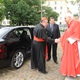 Udílení svátosti biřmování kardinálem Dominikem Dukou v kostele sv. Václava v Nuslích