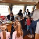 Pro maminky bylo připraveno drobné občerstvení a káva. Pro děti pak facepainting (malování na obličej) a svačinka. Na palubě nemohla chybět ani živá hudba, která dotvářela skvělou atmosféru a na kterou si zatancovaly nejen děti. Původně předpověď počasí plavbě moc nepřála a slibovala déšť, opak byl ale pravdou. Na celou plavbu svítilo sluníčko, a tak si ji maminky i děti náramně užívali.