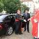 Udílení svátosti biřmování kardinálem Dominikem Dukou v kostele sv. Václava v Nuslích