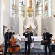 V kostele Panny Marie Královny míru na Lhotce se ve čtvrtek 12. prosince 2019 odpoledne uskutečnil adventní koncert. Se směsí melodií pro vánoční atmosféru při něm vystoupil Vladimír Pecháček se svou kapelou.