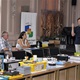 Prázdniny jsou v plném proudu, ale pedagogové ze škol Prahy 4 nezahálejí. Na začátku prázdnin proběhl vzdělávací seminář Robotika. Smyslem celé akce bylo ukázat pedagogům možnosti, jak zapojit moderní technologie do výuky. Účastníky semináře pod taktovkou organizace Eduteam přišla pozdravit a přivítat starostka městské části Praha 4 Irena Michalcová. Snímky jsou ze semináře z úterý 29. června 2021 na Nuselské radnici.