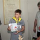 Děti při velmi emotivním setkání, kdy nechyběly ani slzy dojetí, zazpívaly a přinesly obrázky, které namalovaly jako poděkování. Mezi dárky nechyběl ani dort v národních barvách se vzkazem, malá ikona a krásná soška. Jazykovou bariéru pak bez problémů zlomila recitace a především hudba a zpěv. 