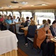 S měsícem dubnem se senioři městské části Praha 4 rozloučili stylově – jarní plavbou po Vltavě. Spolu se starostkou MČ Praha 4 Irenou Michalcovou (ANO 2011) vypluli ve čtvrtek 28. 4. 2022 na dvouhodinovou jízdu metropolí nad Vltavou na výletní lodí Európé za doprovodu živé hudby v podání Václava Bízka. Počasí se, stejně jako na podzimní plavbě pro seniory, opět vydařilo a nic tak nebránilo užít si nevšední zážitek, navíc s kávou a zákuskem v ruce. 