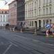 V sobotu 27. března 2021 zahájí Dopravní podnik hlavního města Prahy další etapu Rekonstrukce tramvajové tratě Vladimírova - Táborská - Na Pankráci - Na Veselí - Soudní. Stavební práce budou po zimní přestávce pokračovat na Pankráci a v Nuslích, konkrétně v ulicích Na Pankráci a v Táborské až po křižovatku s Vladimírovou. Dopravní podnik tak naváže na loňskou podzimní rekonstrukci úseku od vozovny Pankrác po křižovatku ulic Na Pankráci a Na Veselí, a na stavbu nové tratě ke stanici metra Pankrác.  Na snímcích z 9. března 2021 probíhají přípravné práce na nám. Hrdinů a ve spodní části Táborské.