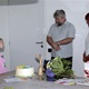 Děti při velmi emotivním setkání, kdy nechyběly ani slzy dojetí, zazpívaly a přinesly obrázky, které namalovaly jako poděkování. Mezi dárky nechyběl ani dort v národních barvách se vzkazem, malá ikona a krásná soška. Jazykovou bariéru pak bez problémů zlomila recitace a především hudba a zpěv. 