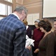 Praha 4 uspořádala v letošním roce celkem v šesti svých základních školách sedm PC kurzů určených pro seniory ze čtvrté městské části. Devadesátka úspěšných absolventů pak získala nárok na „Pamětní list za absolvování počítačových kurzů“, který si absolventi mohli v pondělí 16. prosince 2019 vyzvednout při malé oslavě na radnici v Nuslích. Slavnostního předání pamětních listů se ujal místostarosta Prahy 4 pro sociální, zdravotní a rodinnou politiku Josef Svoboda, kterému asistovala vedoucí odboru školství, prevence a rodinné politiky Úřadu MČ Praha 4 Jana Ságlová.