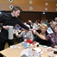 V prostorách Kulturního centra Novodvorská se ve čtvrtek 5. prosince 2019 odpoledne uskutečnilo oblíbené předvánoční posezení seniorů s hudbou k tanci i poslechu a nechyběla ani tombola. Akce se uskutečnila jako osmý díl seriálu „Neseďte doma, přijďte za námi“ s mottem Rolničky, rolničky, co to zvoní v nich… Naše seniory přišla pozdravit i starostka MČ Praha 4 Irena Michalcová (ANO 2011).