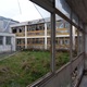 Zchátralý objekt bývalých jeslí na adrese Znojemská 1248 při návštěvě v pátek 29. listopadu 2019. V úterý 3. prosince 2019 by zde měla začít dlouho očekávaná demolice. Ruinu, která je v majetku hlavního města, převzala tento týden vybraná firma, která se má postarat o její demolici. Práce potrvají tři až čtyři měsíce.