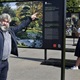 V parku Na Pankráci můžete až do 1. října 2021 navštívit zajímavou výstavu s názvem Kořeny osobností. Jedná se o unikátní vzdělávací projekt Botanické zahrady hl. m. Prahy v podobě putovní výstavy reportážních fotografií. Cílem tohoto projektu je atraktivním a přitom důstojným způsobem představit návštěvníkům přírodní bohatství spojením nejvýznamnějších osobností se vzácnými či jinak zajímavými druhy rostlin ze sbírek pražské botanické zahrady. Vernisáže výstavy se první školní den v září zúčastnil i místostarosta Michal Hroza (TOP 09), který má na radnici v gesci majetek a kulturu.