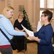 Slavnostní vyhlášení absolventek jazykových a počítačových kurzů pro matky na Nuselské radnici