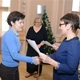 Slavnostní vyhlášení absolventek jazykových a počítačových kurzů pro matky na Nuselské radnici