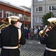 U Hradní stráže pracují talentovaní i ochotní muzikanti, kteří svými výkony rádi rozdávají radost. Dokázali to i seniorům z Prahy 4, konkrétně těm z domu s pečovatelskou službou v Branické ulici, které potěšili v úterý 8. prosince 2020 dopoledne coby dobrovolní vyslanci projektu Ježíškova vnoučata.
