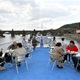 S měsícem dubnem se senioři městské části Praha 4 rozloučili stylově – jarní plavbou po Vltavě. Spolu se starostkou MČ Praha 4 Irenou Michalcovou (ANO 2011) vypluli ve čtvrtek 28. 4. 2022 na dvouhodinovou jízdu metropolí nad Vltavou na výletní lodí Európé za doprovodu živé hudby v podání Václava Bízka. Počasí se, stejně jako na podzimní plavbě pro seniory, opět vydařilo a nic tak nebránilo užít si nevšední zážitek, navíc s kávou a zákuskem v ruce. 