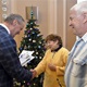 Praha 4 uspořádala v letošním roce celkem v šesti svých základních školách sedm PC kurzů určených pro seniory ze čtvrté městské části. Devadesátka úspěšných absolventů pak získala nárok na „Pamětní list za absolvování počítačových kurzů“, který si absolventi mohli v pondělí 16. prosince 2019 vyzvednout při malé oslavě na radnici v Nuslích. Slavnostního předání pamětních listů se ujal místostarosta Prahy 4 pro sociální, zdravotní a rodinnou politiku Josef Svoboda, kterému asistovala vedoucí odboru školství, prevence a rodinné politiky Úřadu MČ Praha 4 Jana Ságlová.