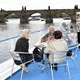 S měsícem dubnem se senioři městské části Praha 4 rozloučili stylově – jarní plavbou po Vltavě. Spolu se starostkou MČ Praha 4 Irenou Michalcovou (ANO 2011) vypluli ve čtvrtek 28. 4. 2022 na dvouhodinovou jízdu metropolí nad Vltavou na výletní lodí Európé za doprovodu živé hudby v podání Václava Bízka. Počasí se, stejně jako na podzimní plavbě pro seniory, opět vydařilo a nic tak nebránilo užít si nevšední zážitek, navíc s kávou a zákuskem v ruce. 