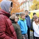 Na náměstí Generála Kutlvašra, vedle historické radnice v Nuslích, probíhá od 11. do 17. listopadu 2019 venkovní výstava s názvem: Cesta je volná!“. Je o uprchlících z komunistické Německé demokratické republiky (NDR, ale i DDR, východní Německo), kteří se i přes Prahu, hlavní město Československé socialistické republiky (ČSSR), snažili dostat do Spolkové republiky Německo (NSR, ale i SRN či BRD). Snímky jsou z vernisáže v úterý 12. listopadu 2019, které se zúčastnil i místostarosta Prahy 4 pro kulturu a majetek Michal Hroza (TOP 09).
