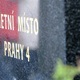Praha 4 uložila ve čtvrtek 14. listopadu 2019 za přítomnosti představitelů městské části poprvé do hrobky na hřbitově Nusle (na adrese Krčská 108/81) ostatky osob, které zemřely v Praze 4 a ke kterým se nepřihlásili rodinní příslušníci, kteří by jejich pohřeb zajistili. Úložiště pro urny má městská část pronajaté od Správy pražských hřbitovů na dobu 20 let.