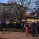 Na nám. Bratří Synků proběhla v neděli 1. prosince 2019 od 15 hodin jedna z tradičních předvánočních akcí, spojená s rozsvícením stromů. U podniků Baštova zmrzlina a café V zahradě mohli dospělí ochutnat svařák či vánoční pivní speciál Bašta, děti se pak věnovaly zdobení perníčků s cukrářkou, otestovaly nealko zahříváky a vyzkoušely si zdobení stromečku. Samotný vánoční strom a stromeček se rozzářily zhruba o dvě hodiny později. Krásné Vánoce všem přišli popřát starostka Prahy 4 Irena Michalcová (ANO 2011) a místostarosta Michal Hroza (TOP 09).