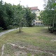 Otevíráme nový park „Přátelská zahrada“ - Nový altán, most, amfiteátr a opravená zahrada s chodníčky, to je od 10. září 2020 nový výukový a odpočinkový areál v sousedství Základní školy Jeremenkova. Přátelská zahrada, jak se jmenuje nový park, stojí na místě původního zpustlého zahradnictví, které prošlo rozsáhlou rekonstrukcí. Na neformální otevření parku, který bude sloužit jak žákům nedaleké školy, tak i široké veřejnosti, se přišli podívat starostka MČ Praha 4 Irena Michalcová, radní životní prostředí a místní Agendu 21 Tomáš Hrdinka (oba ANO 2011) a radní Prahy 4 pro investice Filip Vácha (TOP 09) a ředitel zmíněné školy Jan Vondrouš s dětmi z družiny.