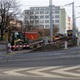 V sobotu 27. března 2021 zahájí Dopravní podnik hlavního města Prahy další etapu Rekonstrukce tramvajové tratě Vladimírova - Táborská - Na Pankráci - Na Veselí - Soudní. Stavební práce budou po zimní přestávce pokračovat na Pankráci a v Nuslích, konkrétně v ulicích Na Pankráci a v Táborské až po křižovatku s Vladimírovou. Dopravní podnik tak naváže na loňskou podzimní rekonstrukci úseku od vozovny Pankrác po křižovatku ulic Na Pankráci a Na Veselí, a na stavbu nové tratě ke stanici metra Pankrác.  Na snímcích z 9. března 2021 probíhají přípravné práce na nám. Hrdinů a ve spodní části Táborské.