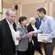 Praha 4 uspořádala v letošním roce celkem v šesti svých základních školách sedm PC kurzů určených pro seniory ze čtvrté městské části. Devadesátka úspěšných absolventů pak získala nárok na „Pamětní list za absolvování počítačových kurzů“, který si absolventi mohli v pondělí 16. prosince 2019 vyzvednout při malé oslavě na radnici v Nuslích. Slavnostního předání pamětních listů se ujal místostarosta Prahy 4 pro sociální, zdravotní a rodinnou politiku Josef Svoboda, kterému asistovala vedoucí odboru školství, prevence a rodinné politiky Úřadu MČ Praha 4 Jana Ságlová.