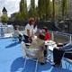 S měsícem dubnem se senioři městské části Praha 4 rozloučili stylově – jarní plavbou po Vltavě. Spolu se starostkou MČ Praha 4 Irenou Michalcovou (ANO 2011) vypluli ve čtvrtek 28. 4. 2022 na dvouhodinovou jízdu metropolí nad Vltavou na výletní lodí Európé za doprovodu živé hudby v podání Václava Bízka. Počasí se, stejně jako na podzimní plavbě pro seniory, opět vydařilo a nic tak nebránilo užít si nevšední zážitek, navíc s kávou a zákuskem v ruce. 