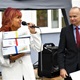Nový školní rok 2020/2021 začal 1. září 2020 ve všech mateřských a základních školách zřizovaných městskou částí Praha 4. V provozu je všech 19 mateřských a všech 21 základní škol. V řadě škol se slavnostního zahájení školního roku a přivítání prvňáčků v úterý ráno zúčastnili i členové Rady a Zastupitelstva MČ Praha 4.