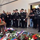 Pietní shromáždění v Pankrácké věznici, kde nacistický režim věznil, mučil a zavraždil stovky českých vlastenců. 