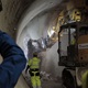 První úsek pražského metra na budované čtvrté trase D má za sebou další milník. Stavařům se jej v pátek 4. října 2024 kolem poledního podařilo definitivně propojit s trasou C. Na snímcích podzemní prostory ražených úseků.