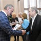 Praha 4 uspořádala v letošním roce celkem v šesti svých základních školách sedm PC kurzů určených pro seniory ze čtvrté městské části. Devadesátka úspěšných absolventů pak získala nárok na „Pamětní list za absolvování počítačových kurzů“, který si absolventi mohli v pondělí 16. prosince 2019 vyzvednout při malé oslavě na radnici v Nuslích. Slavnostního předání pamětních listů se ujal místostarosta Prahy 4 pro sociální, zdravotní a rodinnou politiku Josef Svoboda, kterému asistovala vedoucí odboru školství, prevence a rodinné politiky Úřadu MČ Praha 4 Jana Ságlová.
