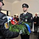 Pietní shromáždění v Pankrácké věznici, kde nacistický režim věznil, mučil a zavraždil stovky českých vlastenců. 