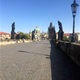 Aneb po dlouhé době komentovaná procházka po památkách Prahy. Společně jsme prošli Karlův most, rozebrali jednotlivou historii každé ze soch a dozvěděli jsme se mnoho nového. Praha je v současné době téměř bez zahraničních turistů, proto bychom jen těžko hledali vhodnější příležitost projít přes Karlův most. I počasí nám přálo a všichni účastníci odcházeli spokojeni. Vzhledem k enormnímu zájmu z vaší strany se MČ Praha 4 rozhodla tuto akci zopakovat. V měsíci říjnu se proto můžete těšit na druhou příležitost poznat Karlův most podrobněji. Foto ze dne 17. září 2020.
