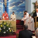 Udílení svátosti biřmování kardinálem Dominikem Dukou v kostele sv. Václava v Nuslích