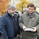 Na náměstí Generála Kutlvašra, vedle historické radnice v Nuslích, probíhá od 11. do 17. listopadu 2019 venkovní výstava s názvem: Cesta je volná!“. Je o uprchlících z komunistické Německé demokratické republiky (NDR, ale i DDR, východní Německo), kteří se i přes Prahu, hlavní město Československé socialistické republiky (ČSSR), snažili dostat do Spolkové republiky Německo (NSR, ale i SRN či BRD). Snímky jsou z vernisáže v úterý 12. listopadu 2019, které se zúčastnil i místostarosta Prahy 4 pro kulturu a majetek Michal Hroza (TOP 09).
