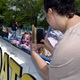 Pro maminky bylo připraveno drobné občerstvení a káva. Pro děti pak facepainting (malování na obličej) a svačinka. Na palubě nemohla chybět ani živá hudba, která dotvářela skvělou atmosféru a na kterou si zatancovaly nejen děti. Původně předpověď počasí plavbě moc nepřála a slibovala déšť, opak byl ale pravdou. Na celou plavbu svítilo sluníčko, a tak si ji maminky i děti náramně užívali.